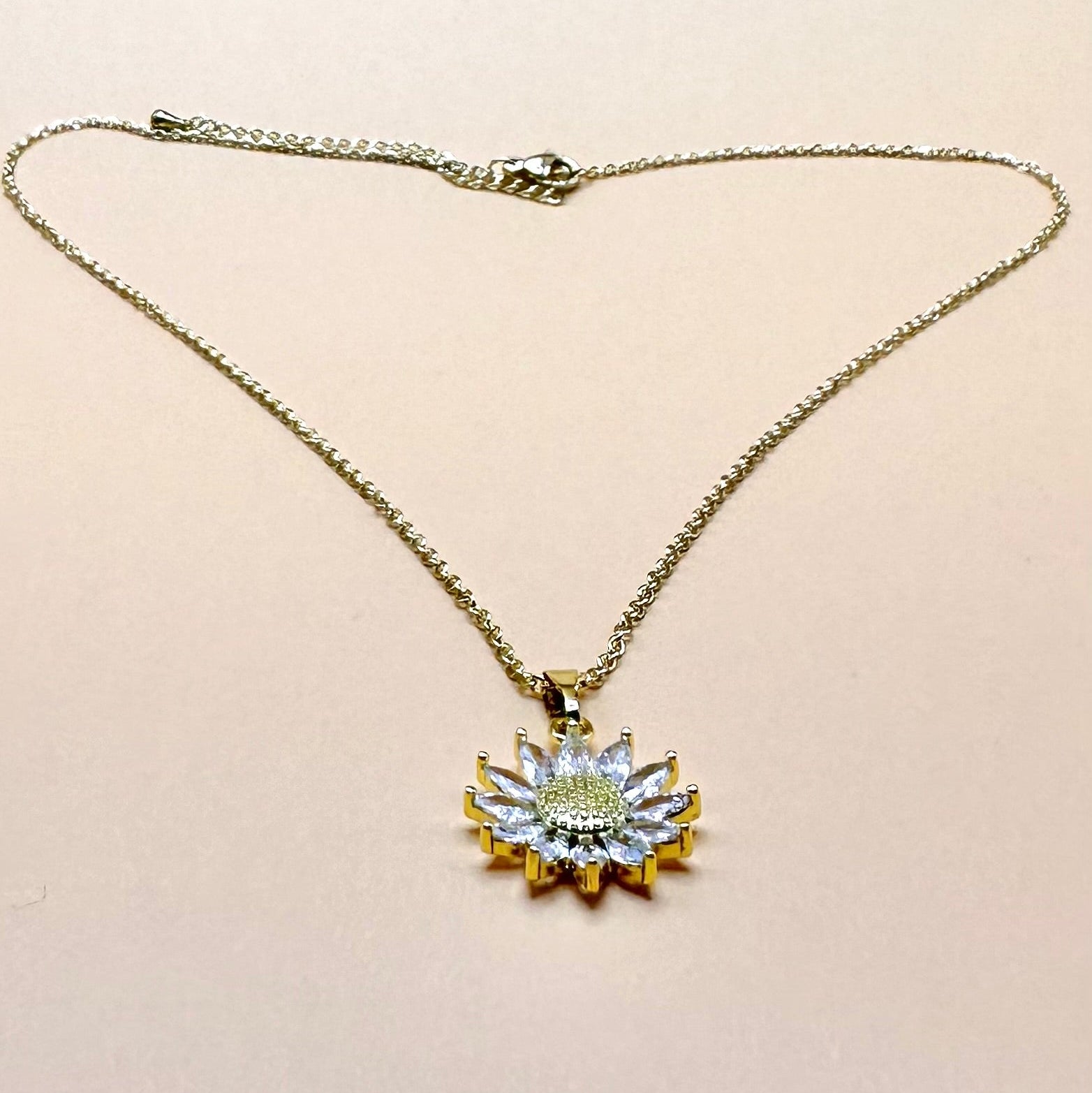 Gold Flower Pendant Necklace for Women Light Luxury Zirconia Inlaid Titanium Steel Chain Elegant Jewellery