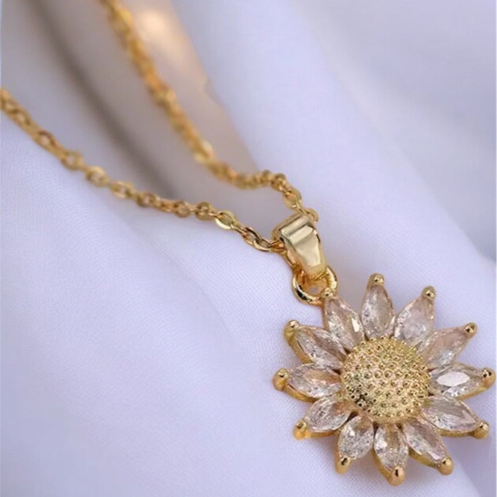 Gold Flower Pendant Necklace for Women Light Luxury Zirconia Inlaid Titanium Steel Chain Elegant Jewellery