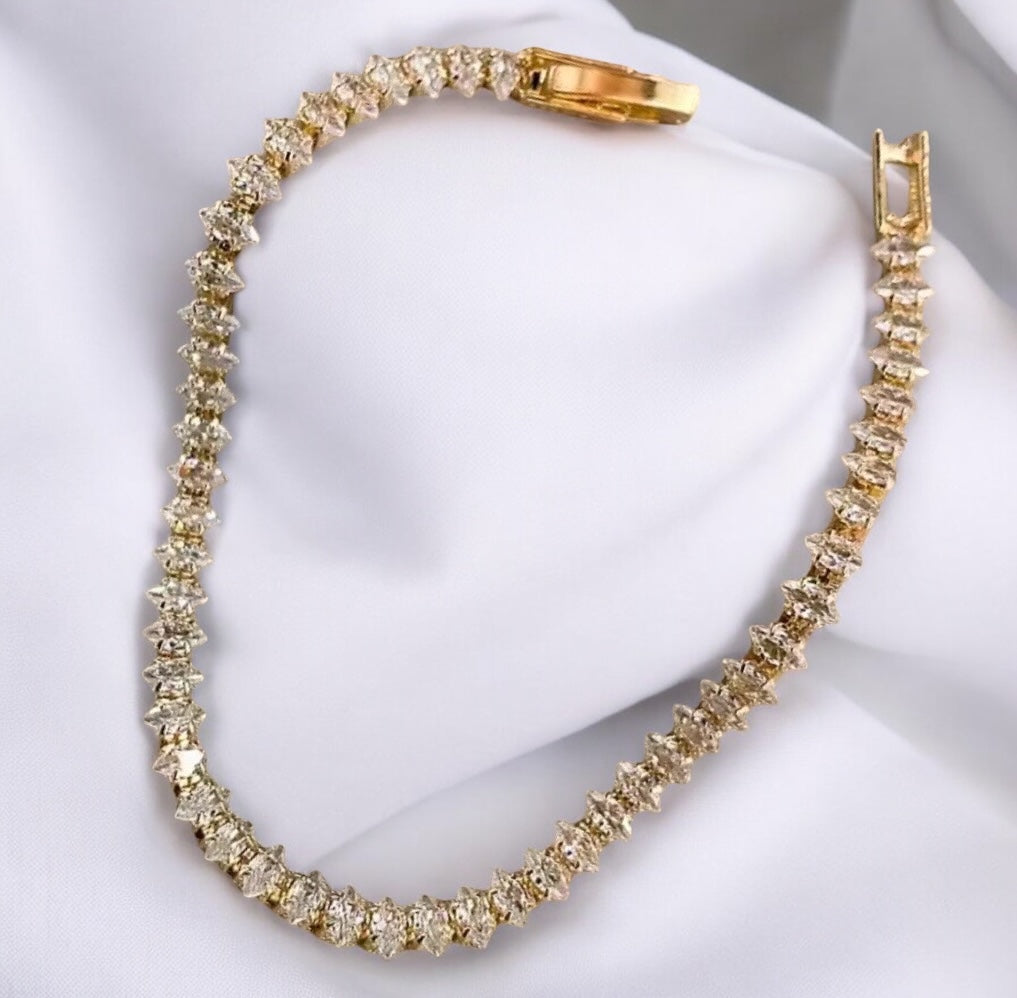 Roman-Inspired Crystal Geometric Chain Bracelet (18 cm) for Women – Full Rhinestone Marquise Charm, Trendy Goth Wedding Jewellery